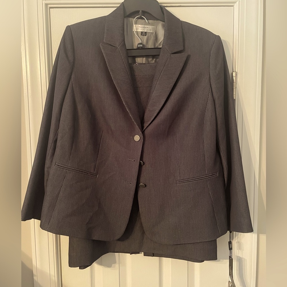 Tahiti skirt suit size 18W